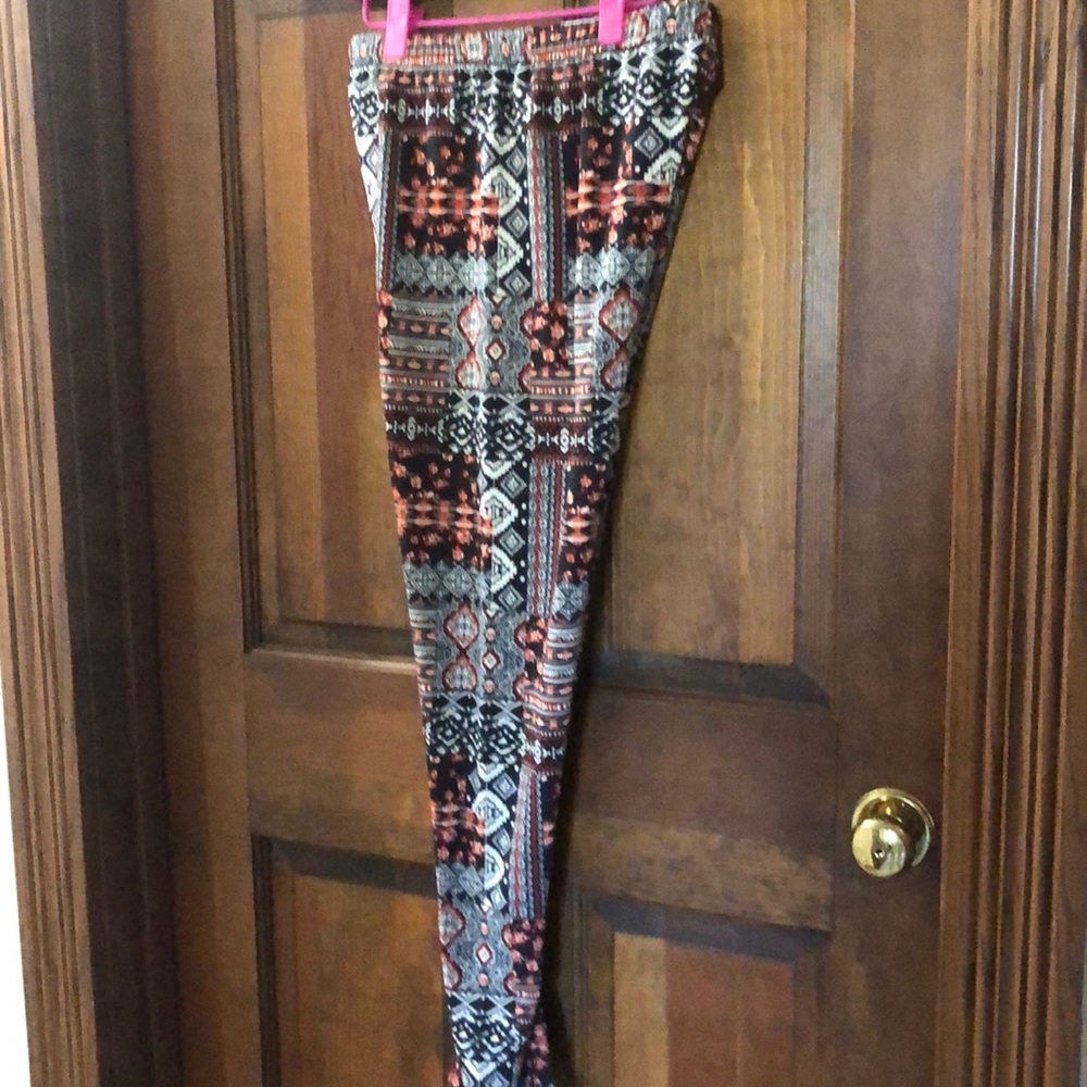 8 of Hearts leggings . Size Small